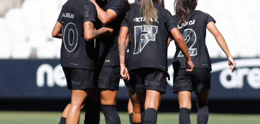 Corinthians Feminino leva mais público que time masculino do Palmeiras
