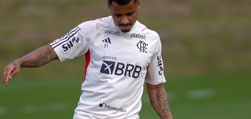 Allan sentiu problema muscular em Vasco x Flamengo