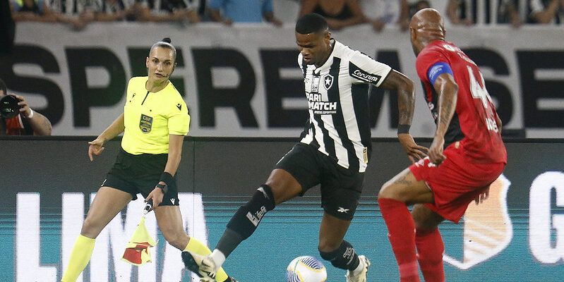 Botafogo enfrentou o Athletico-PR