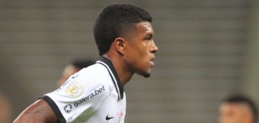 Léo Natel volta a ficar à disposição do Corinthians