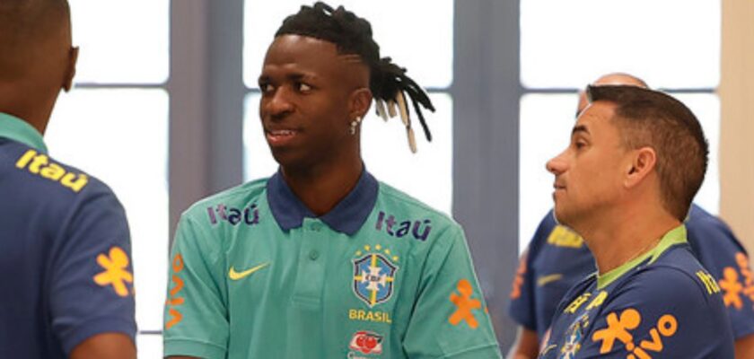 Vinícius Júnior se apresenta à seleção brasileira