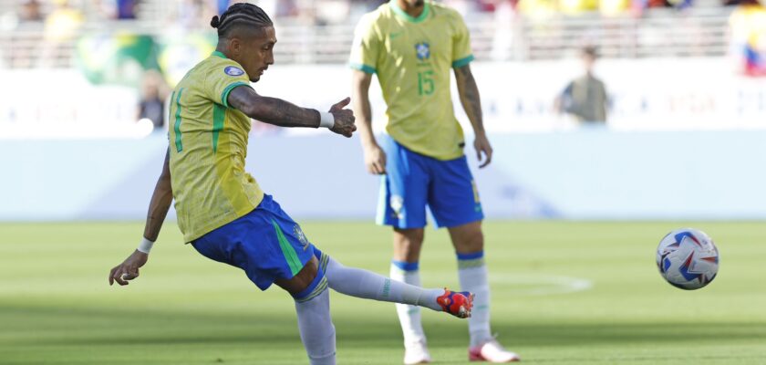 Raphinha fez golaço de falta em Brasil x Colômbia