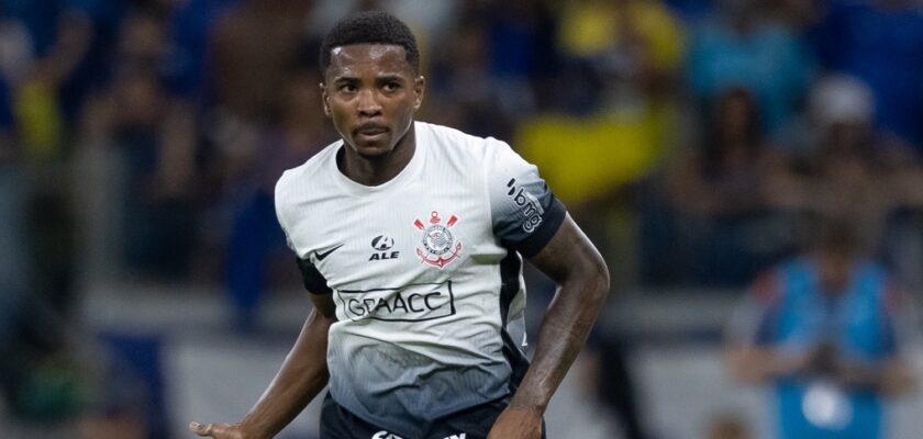 Corinthians multou hoje o zagueiro Cacá após ofensa à imprensa