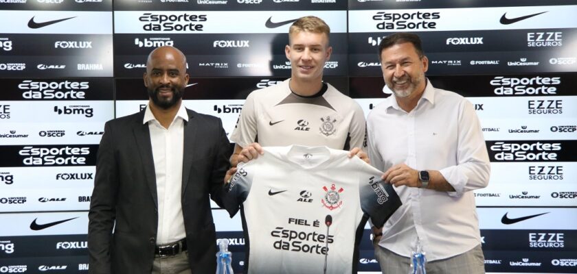 Charles é apresentado no Corinthians hoje