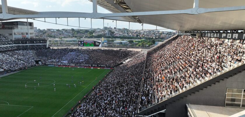 Corinthians x Criciúma se enfrentam pelo Brasileirão