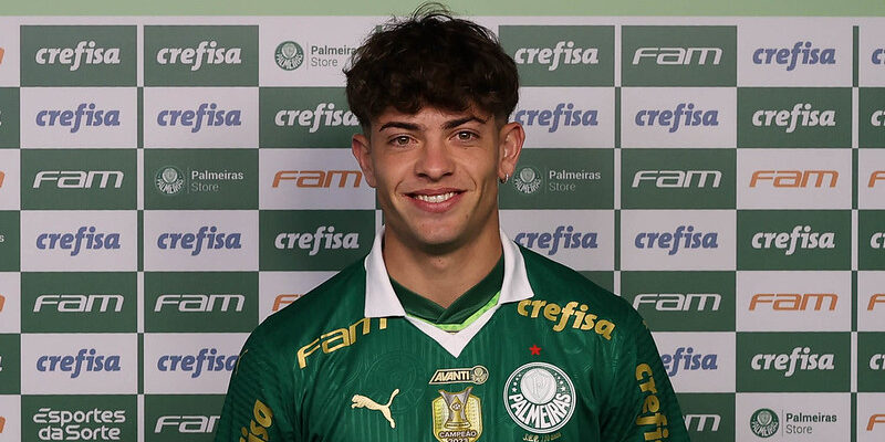 Palmeiras apresenta Giay