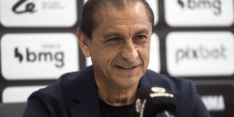 Ramón Díaz, ex-Vasco, pode se tornar o novo técnico do Corinthians