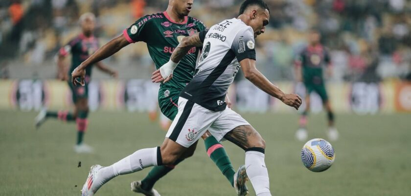 Jogadores de Fluminense e Corinthians