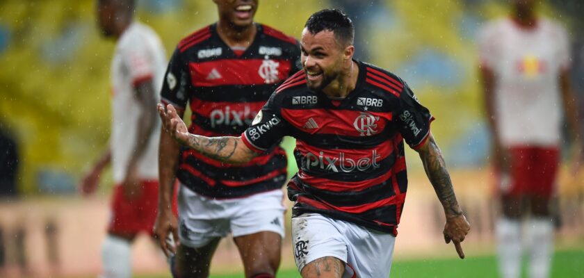 Flamengo e Red Bull Bragantino se enfrentaram pelo Brasileirão