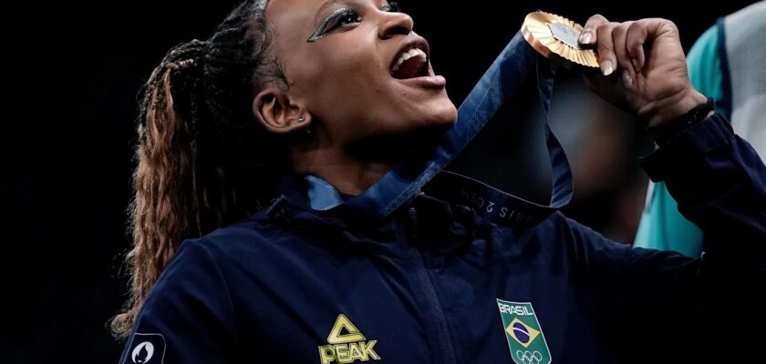 Rebeca Andrade leva ouro para o Time Brasil nas Olimpíadas 2024