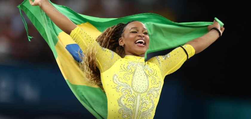 Rebeca Andrade dá ao Time Brasil mais uma medalha de prata nas Olimpíadas 2024