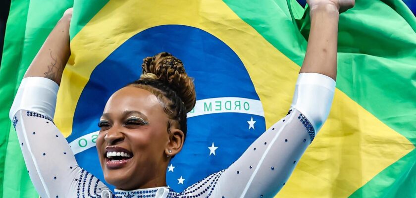 Rebeca Andrade conquista mais uma prata para o Time Brasil nas Olimpíadas 2024