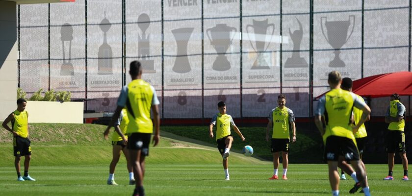 Flamengo treina para enfrentar o Palmeiras