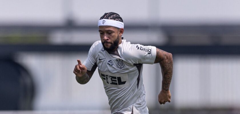 Memphis Depay se aproxima da estreia no Corinthians