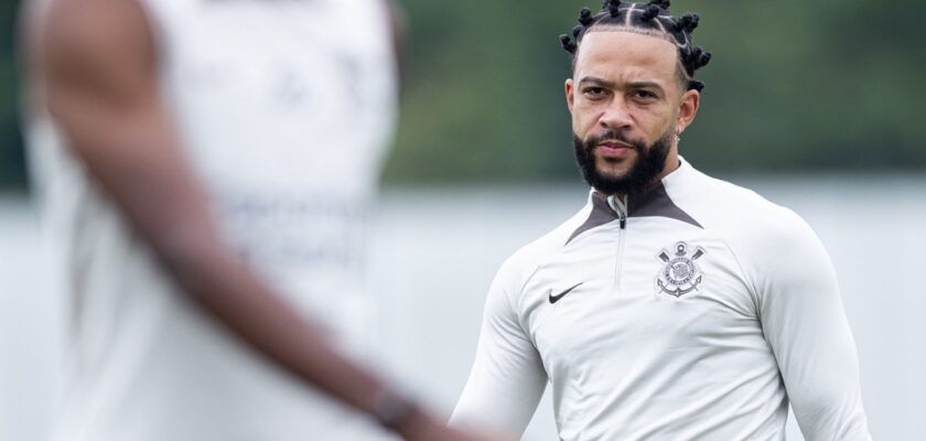 Memphis Depay deve ser titular ao lado de Yuri Alberto em Criciúma x Corinthians