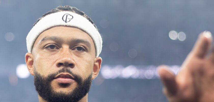 Memphis Depay é decisivo em virada do Corinthians